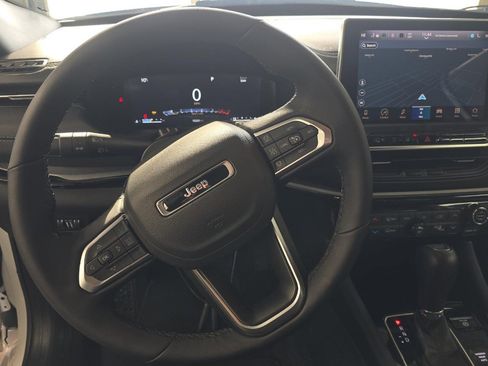 Used 2025 Jeep Compass Limited w/ High Altitude Package image 9