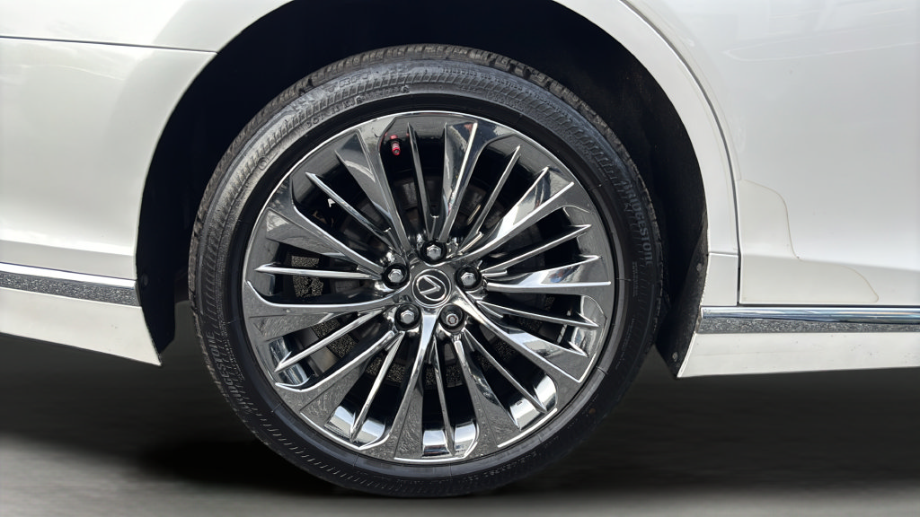 Used 2019 Lexus LS 500 AWD w/ Luxury Package image 13