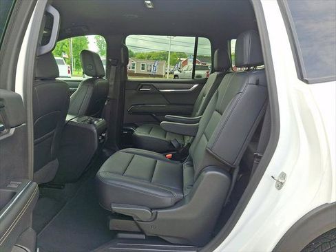 Used 2024 GMC Acadia Elevation AWD/4WD image 11