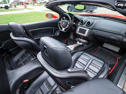 Used 2012 Ferrari California image 31