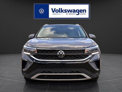 Certified 2023 Volkswagen Taos SE w/ Black Wheel Package FWD image 3
