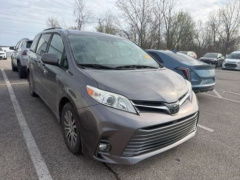 Used 2020 Toyota Sienna XLE w/ XLE Navigation Package image 1
