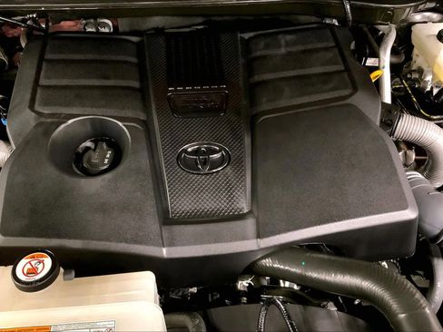 Used 2024 Toyota Tundra Platinum image 33