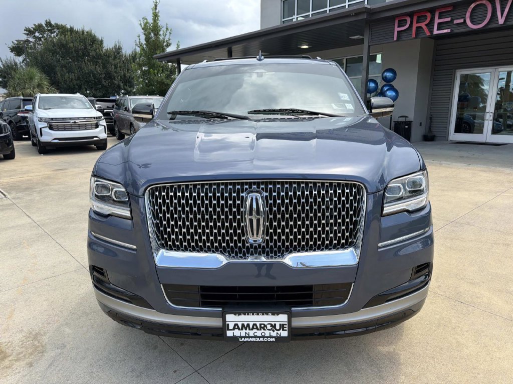 Used 2023 Lincoln Navigator L Reserve AWD/4WD image 3