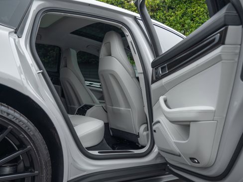 Used 2023 Porsche Panamera 4 Platinum Edition w/ Assistance Package image 30