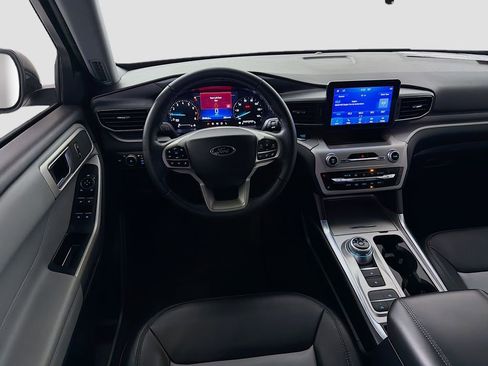 Used 2022 Ford Explorer XLT w/ Equipment Group 202A image 25