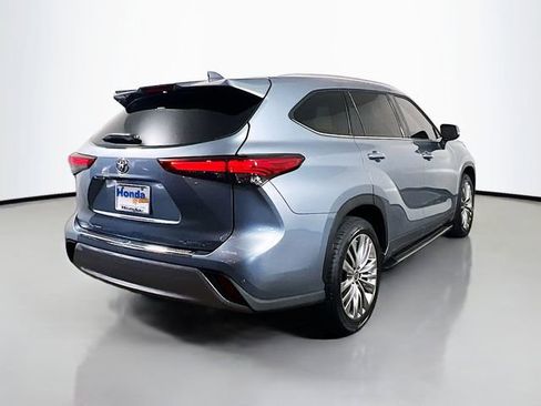 Used 2022 Toyota Highlander Platinum FWD image 26