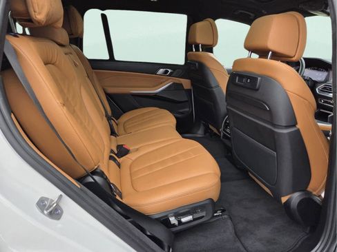Used 2021 BMW X7 M50i AWD/4WD image 18