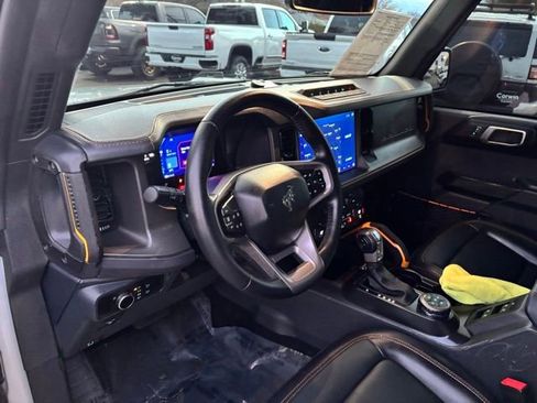 Used 2024 Ford Bronco Badlands image 11