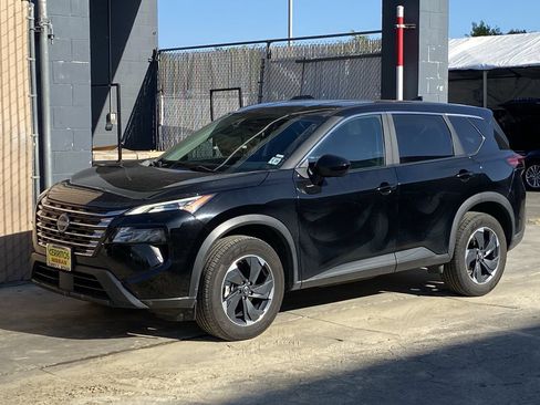 Certified 2024 Nissan Rogue SV AWD/4WD image 2