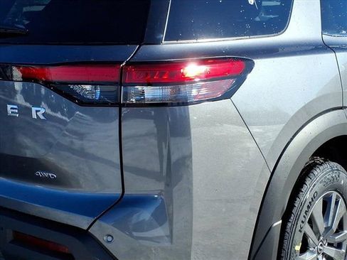 New 2025 Nissan Pathfinder SV image 10