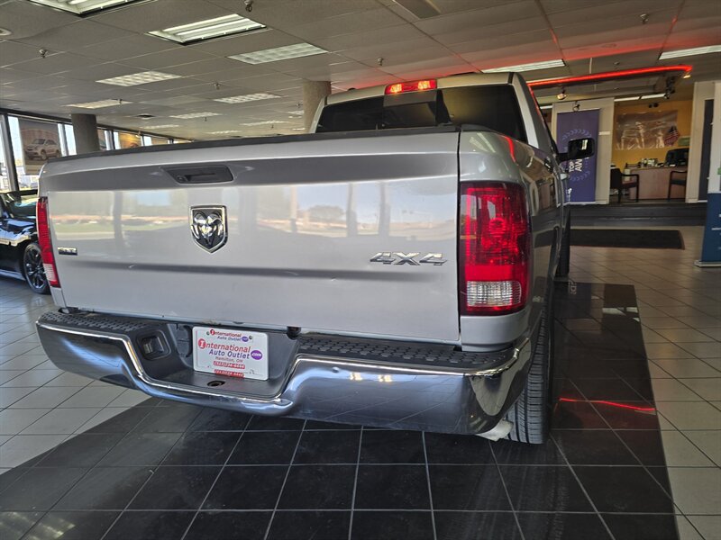 Used 2020 RAM 1500 Classic SLT AWD/4WD image 3