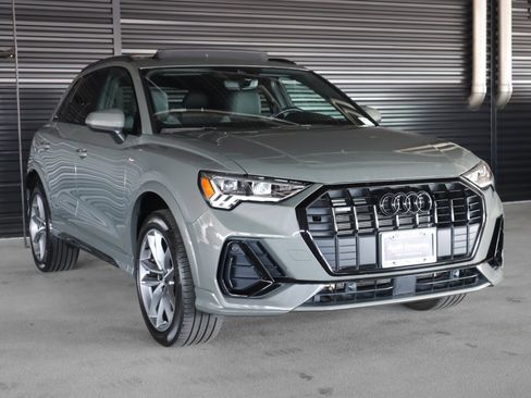 Used 2023 Audi Q3 2.0T Premium w/ Black Optic Sport Package AWD/4WD image 10