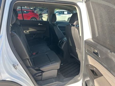 Used 2023 Volkswagen Atlas SE w/ Panoramic Sunroof Package FWD image 9