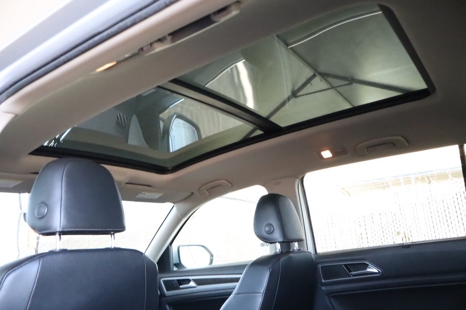 Used 2019 Volkswagen Atlas SE w/ Panoramic Sunroof Package FWD image 36