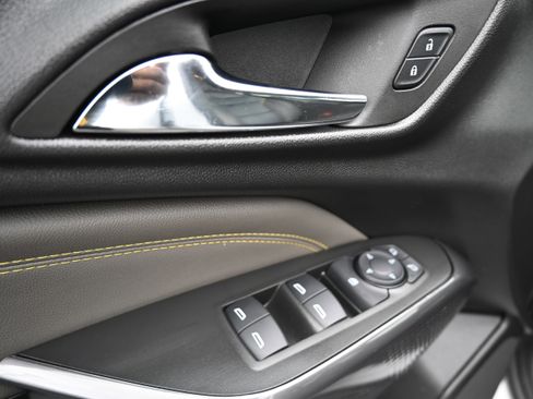 Used 2025 Chevrolet Trax ACTIV w/ Sunroof Package FWD image 15