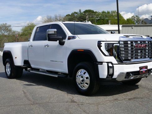 Used 2026 GMC Sierra 3500 Denali w/ Denali Reserve Package image 4