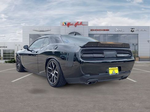 Used 2016 Dodge Challenger R/T Scat Pack w/ Leather Interior Group RWD image 3