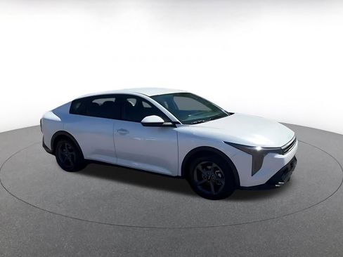 Used 2025 Kia K4 LXS FWD image 2
