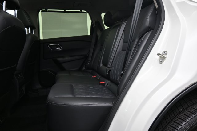 Certified 2023 Nissan Rogue Platinum w/ Platinum Premium Package AWD/4WD image 11