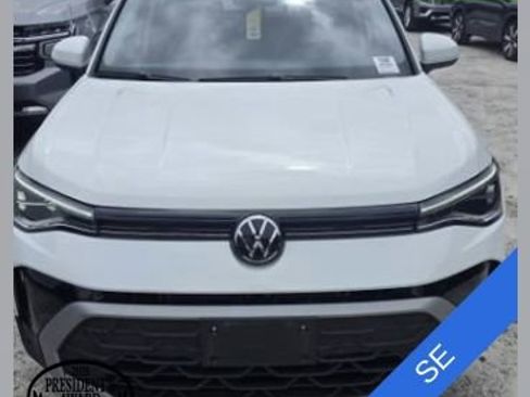 Used 2025 Volkswagen Taos SE FWD image 1