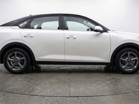 Used 2025 Kia K4 LXS image 11