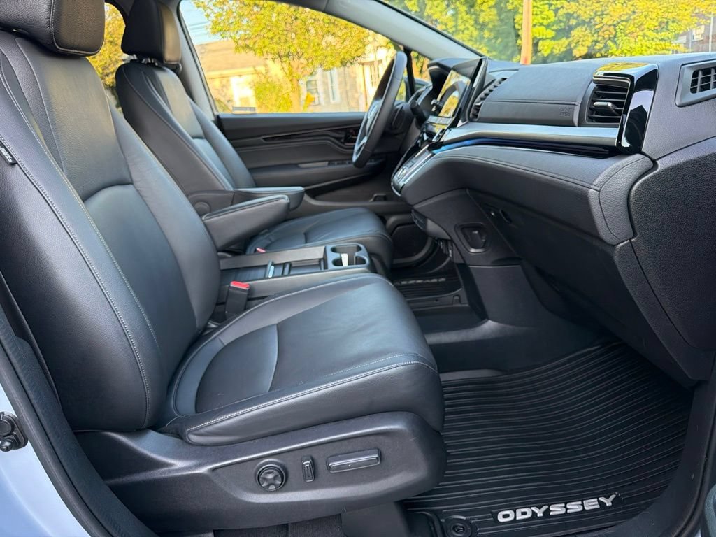 Used 2023 Honda Odyssey Touring image 32