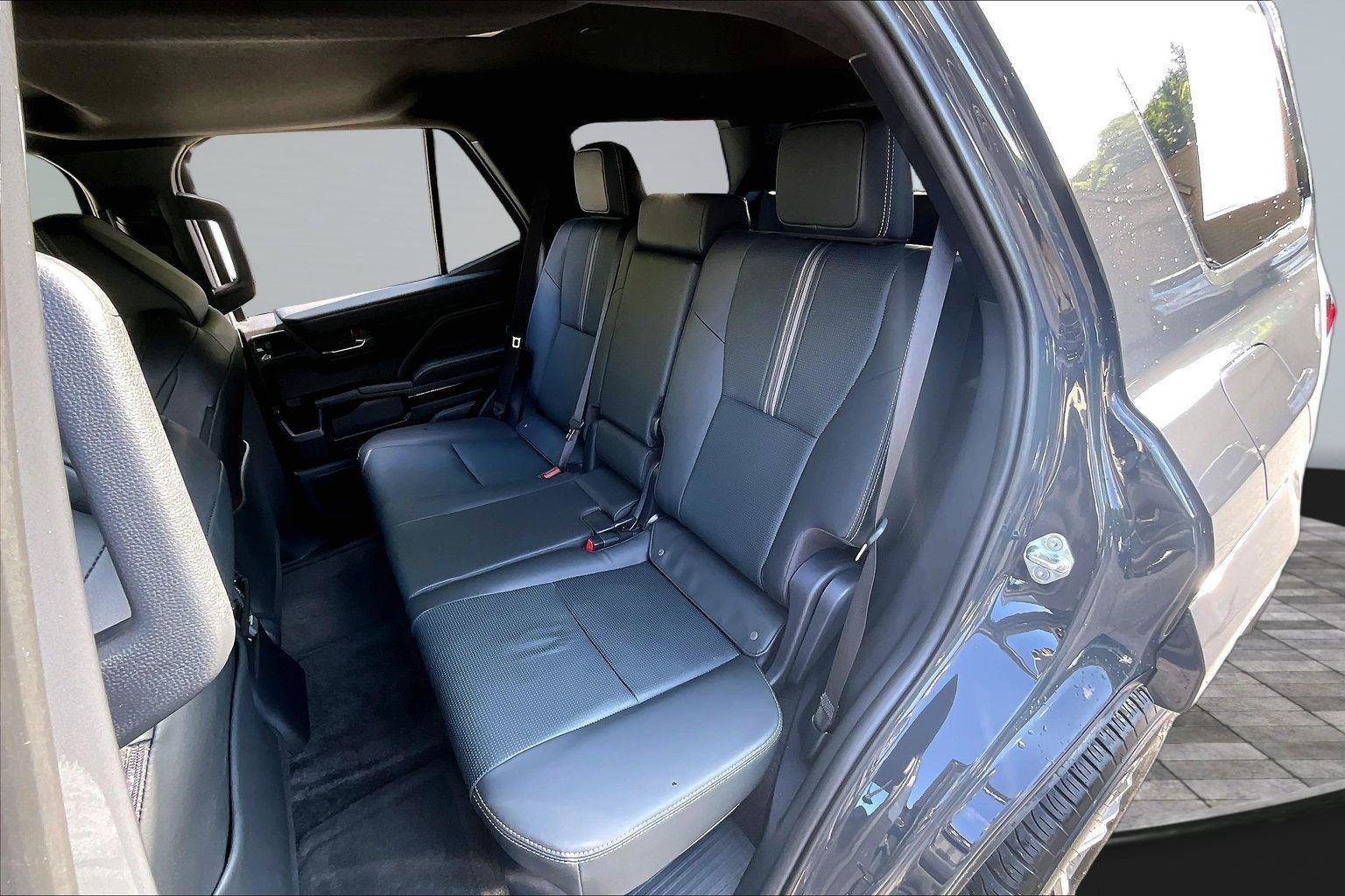 Used 2025 Toyota 4Runner Limited AWD/4WD image 26