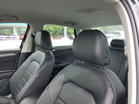 Used 2024 Volkswagen Jetta SE FWD image 16