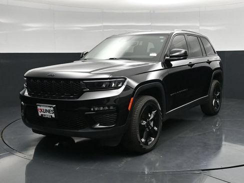 Used 2023 Jeep Grand Cherokee Limited w/ Black Appearance Package AWD/4WD image 7