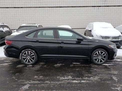 New 2026 Volkswagen Jetta SE image 2