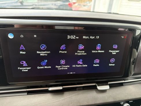 Used 2022 Kia Carnival EX image 20