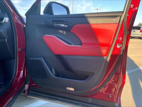 Used 2023 Toyota Highlander L image 23