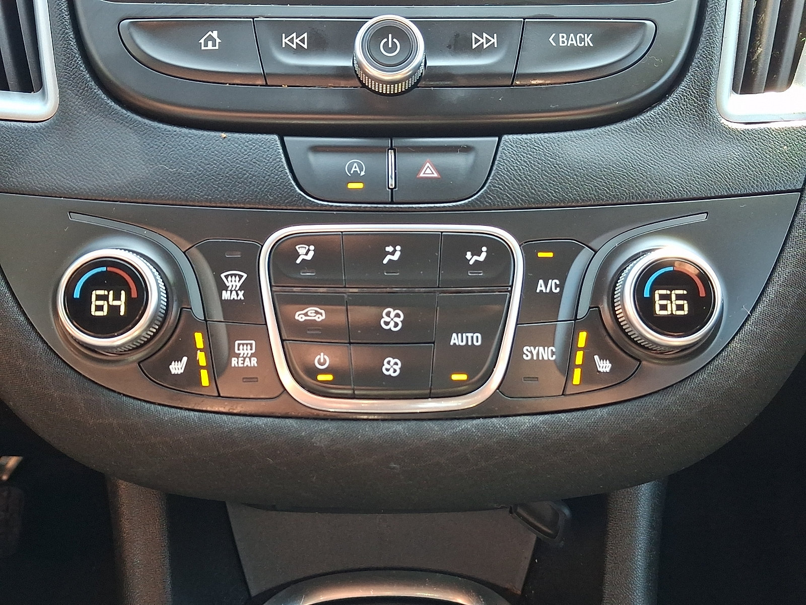 Used 2025 Chevrolet Malibu LT FWD image 15