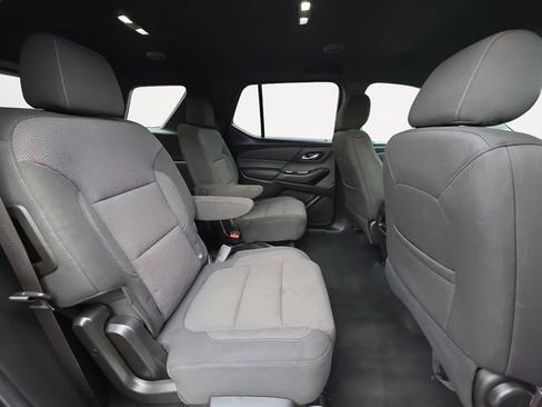Used 2022 Chevrolet Traverse LT image 15