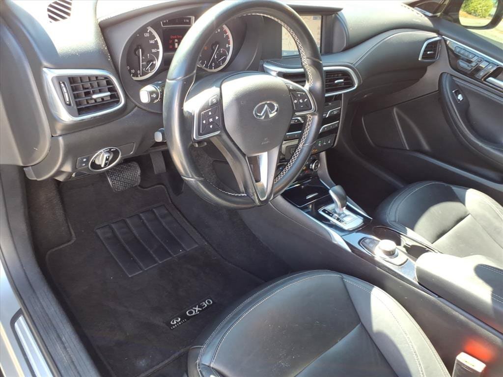 Used 2017 INFINITI QX30 Premium w/ Navigation Package AWD/4WD image 6