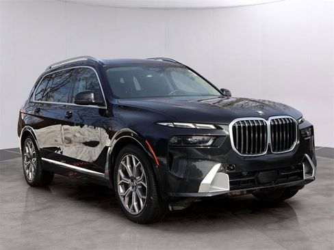 Used 2023 BMW X7 xDrive40i w/ Premium Package image 3