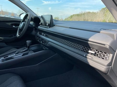 Certified 2025 Honda Accord SE image 33