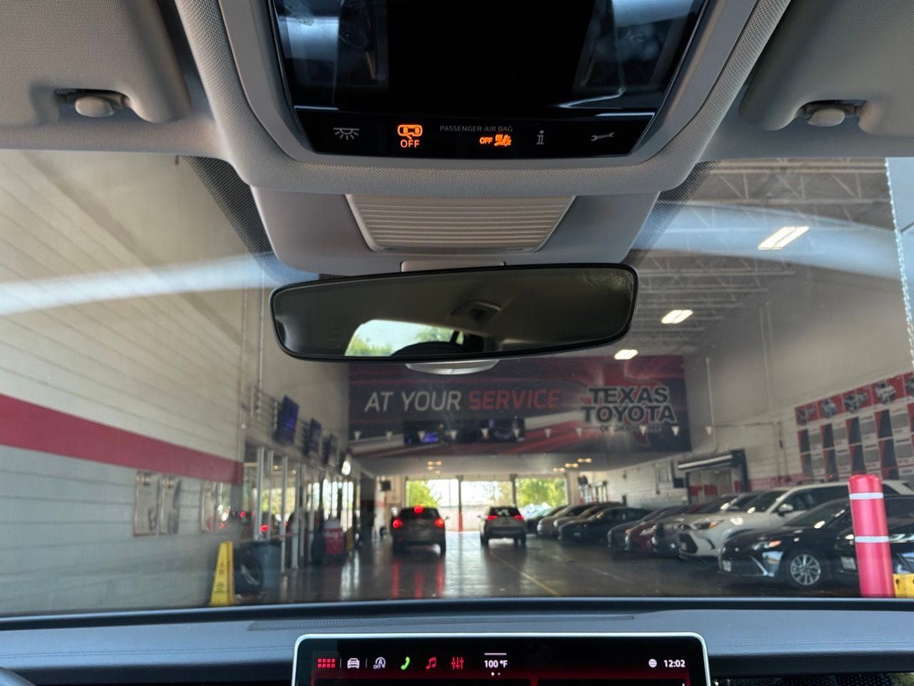 Used 2026 Volkswagen Tiguan SE FWD image 18