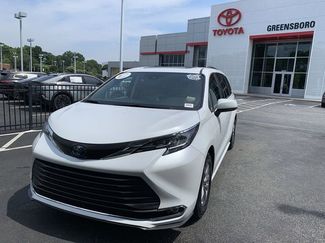 Certified 2022 Toyota Sienna XLE FWD video 1