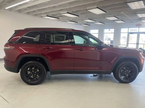 New 2026 Jeep Grand Cherokee Altitude image 9