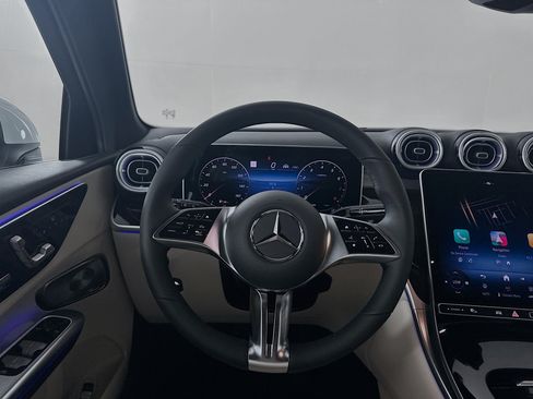 Used 2025 Mercedes-Benz GLC 300 4MATIC image 31