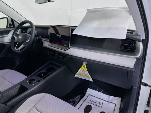 New 2025 Volkswagen Tiguan SE image 27