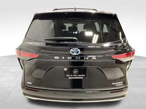 Used 2021 Toyota Sienna Limited image 5