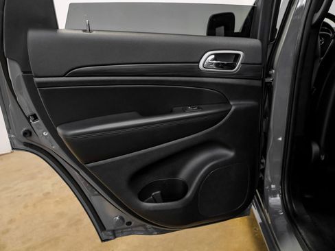 Used 2021 Jeep Grand Cherokee Laredo X image 39