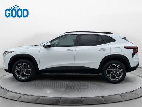 New 2026 Chevrolet Trax LT FWD image 2