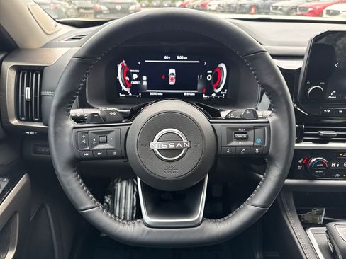 Used 2024 Nissan Pathfinder Platinum w/ Cargo Package image 14