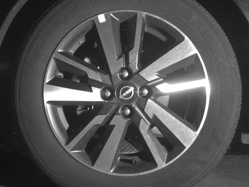 Used 2025 Nissan Versa SV FWD image 12