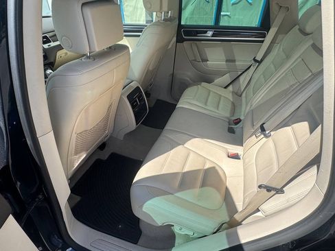 Used 2015 Volkswagen Touareg VR6 AWD/4WD image 8