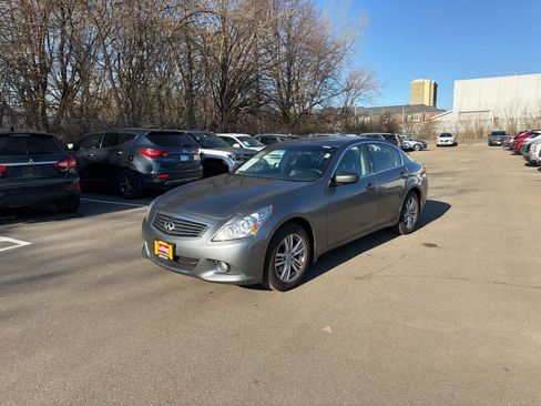 Used 2013 INFINITI G37 x w/ Premium Pkg AWD/4WD image 4